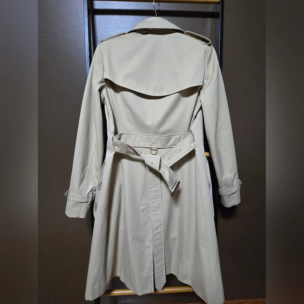 Burberry Classic Trench Coat, Chelsea, Mid-length Size US 6, Color Honey - Picture 4 of 15